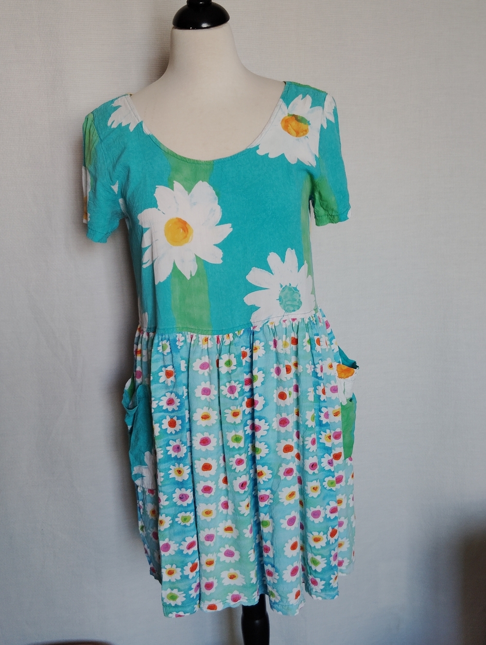 Jams World Women's Short Floral Dress with Pockets ~ Size Medium ~ Vintage 90s